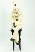 Carregar imagem no visualizador da galeria, Pierrot, boneco em cerâmica
